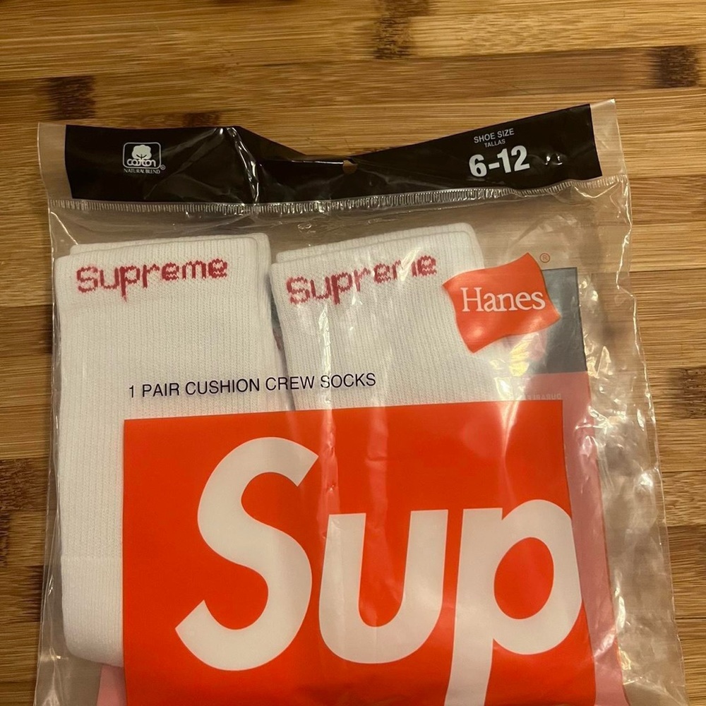 Supreme Hanes Socks - 1 Pair